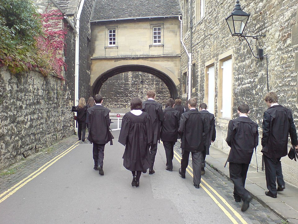 File:Oxford University students academic dress.jpg