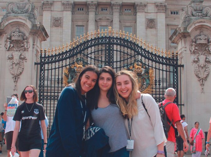 London summer school students visiting Buckingham palace